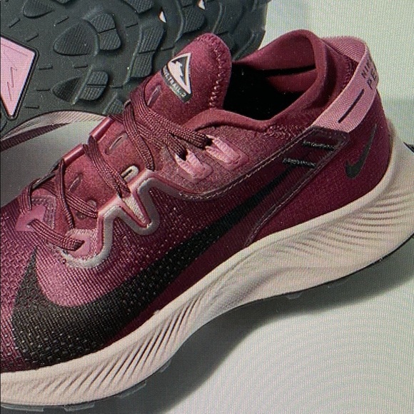 Size 8 Nike Women’s Pegasus Trail 2 in Dark Beetroot/Desert Berry. - Picture 5 of 5